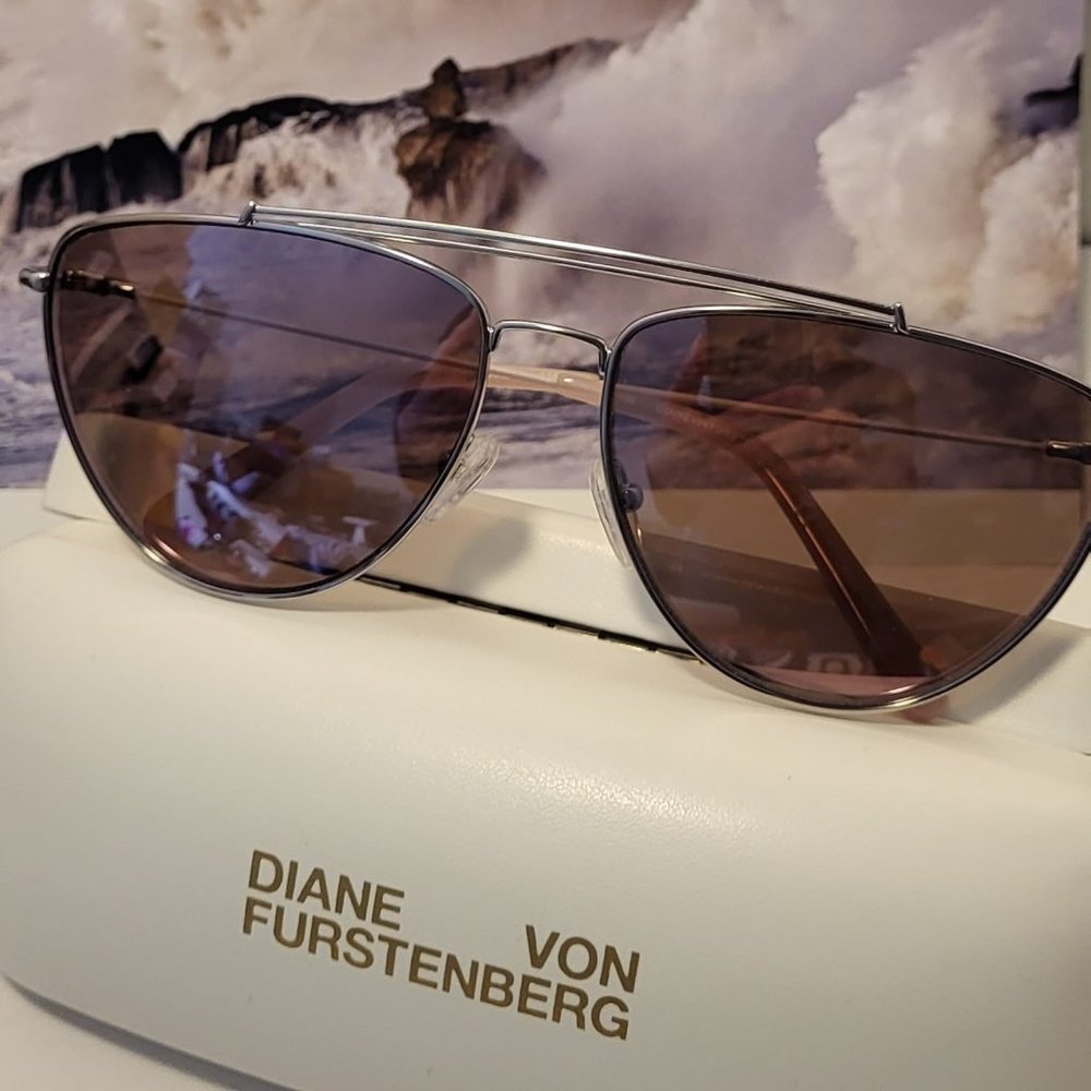 NWT DIANE VON FURSTENBERG Sunglasses Designer Case Rose Colored Mirrored Lenses